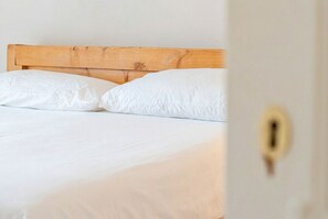 Skrivebord, strykejern/-brett, wi-fi og sengetøy