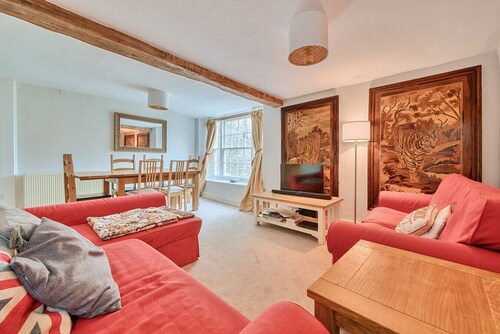 Charming countryside retreat with luxury shared spaces