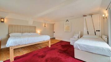 Desk, iron/ironing board, WiFi, bed sheets