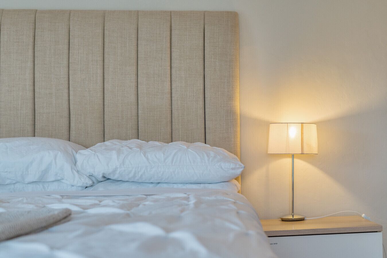 Desk, iron/ironing board, WiFi, bed sheets