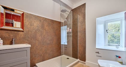 Quiet, charming countryside retreat - triple room (separate bathroom)