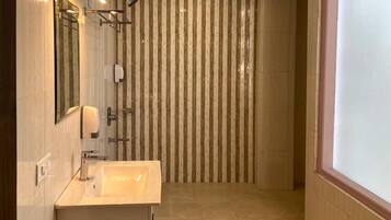 Douche, serviettes fournies