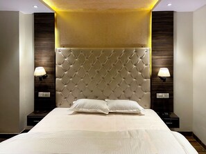 Deluxe Double or Twin Room | In-room safe, free WiFi - The Croft Bnb (Shimla)