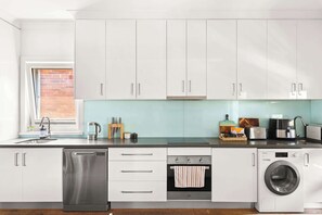 Fridge, microwave, oven, stovetop - Bondi Apartment in Boutique Beach-House Style Building (Bondi Beach)