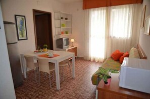 Interior - Holiday apartment with air conditioning and balcony with sea view (Bibione)