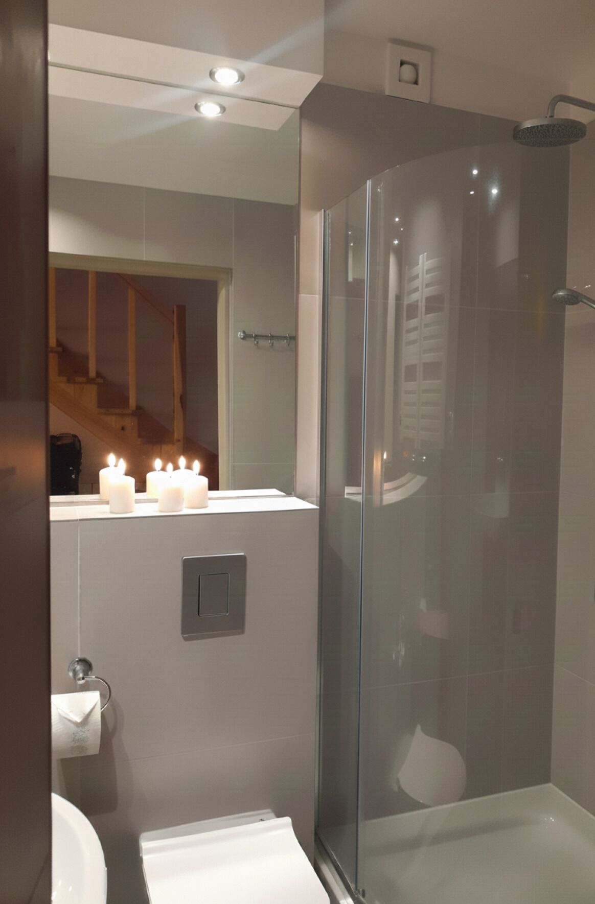 Dusche, Haartrockner, Toilettenpapier