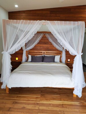 3 bedrooms, in-room safe, iron/ironing board, free WiFi