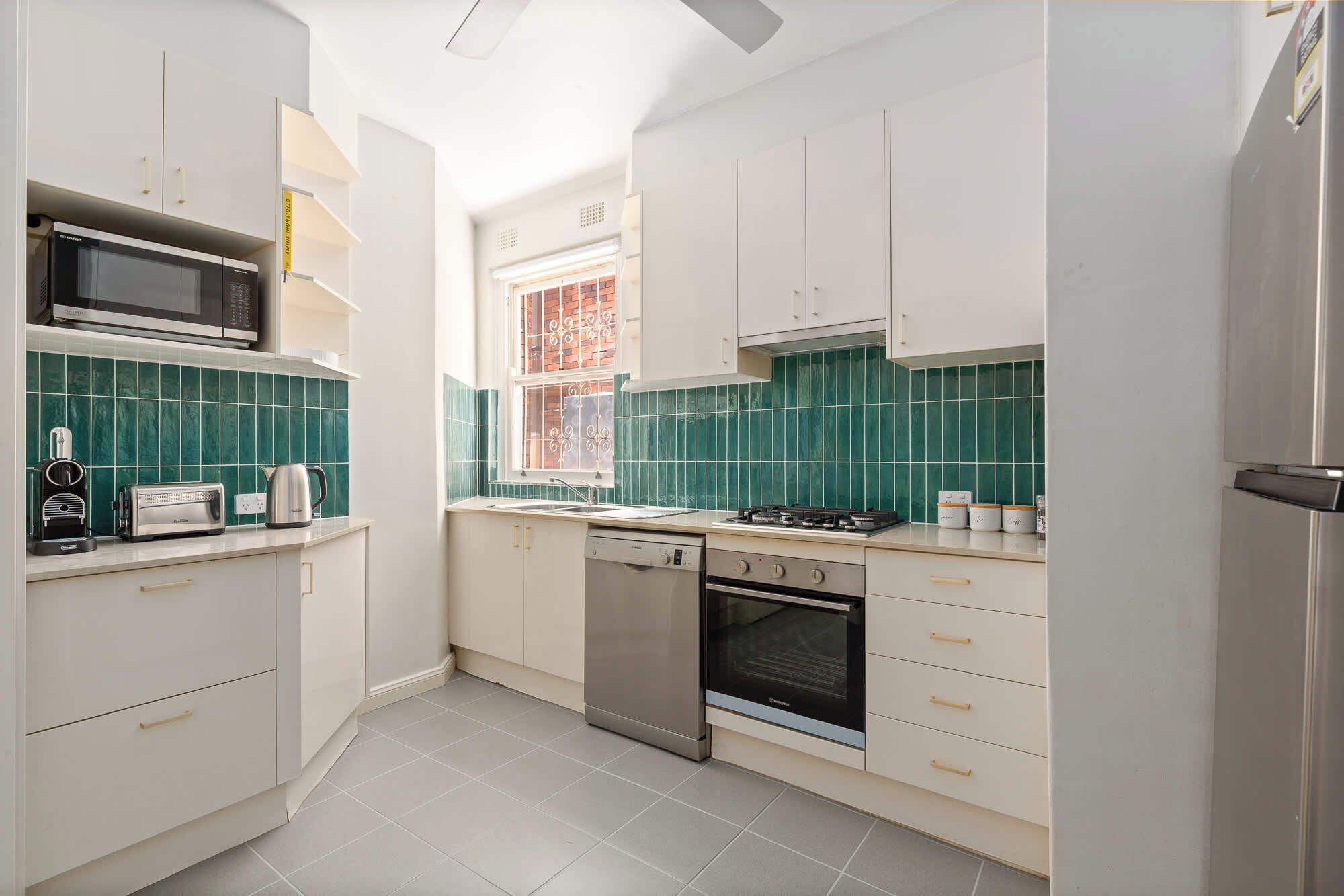 Refrigerador, microondas, horno, placa de cocina