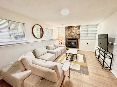 Cary/Raleigh-5 RM-2 K.Beds-2 Living RM-Fenced Yard