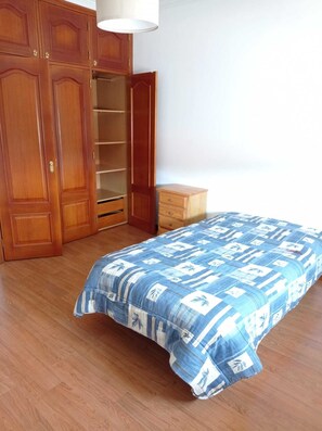 Wifi gratis y ropa de cama