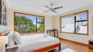 1 bedroom, desk, iron/ironing board, WiFi - Perfect Mission Bay Home | by Furnished Rentals (Auckland City)