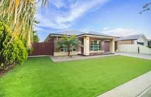 Exterior - Popular Grand Villa –  Walking Distance to Sports Stadium,McD,KFC,dining & shops (Shepparton)