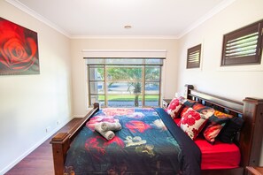 Iron/ironing board, WiFi, bed sheets - Popular Grand Villa –  Walking Distance to Sports Stadium,McD,KFC,dining & shops (Shepparton)