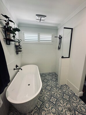 Towels, soap, toilet paper - Welcome to Mr Lincoln (Bushmead)