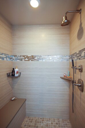 Douche, serviettes fournies