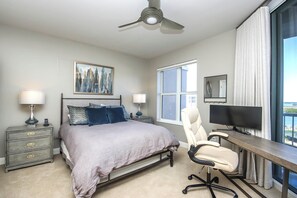 Desk, free WiFi, bed sheets - 3BR - Waterfront Condo - Coral Crest (Fort Myers Beach)