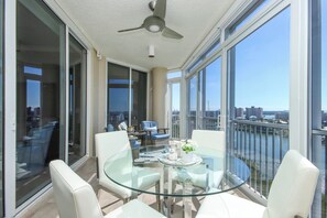 Outdoor dining - 3BR - Waterfront Condo - Coral Crest (Fort Myers Beach)