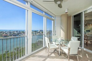 Outdoor dining - 3BR - Waterfront Condo - Coral Crest (Fort Myers Beach)