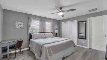 4 bedrooms, iron/ironing board, WiFi, bed sheets