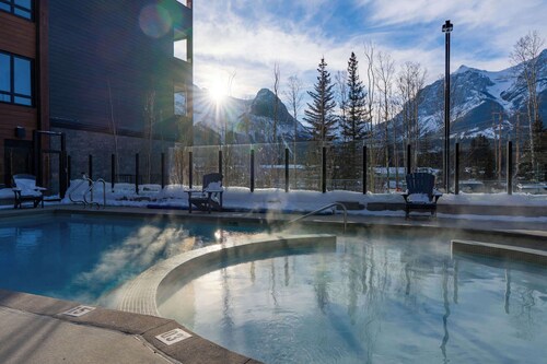 Rocky Mountain Hideaway – Pool & Trainside Charm