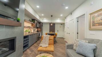 TV, fireplace