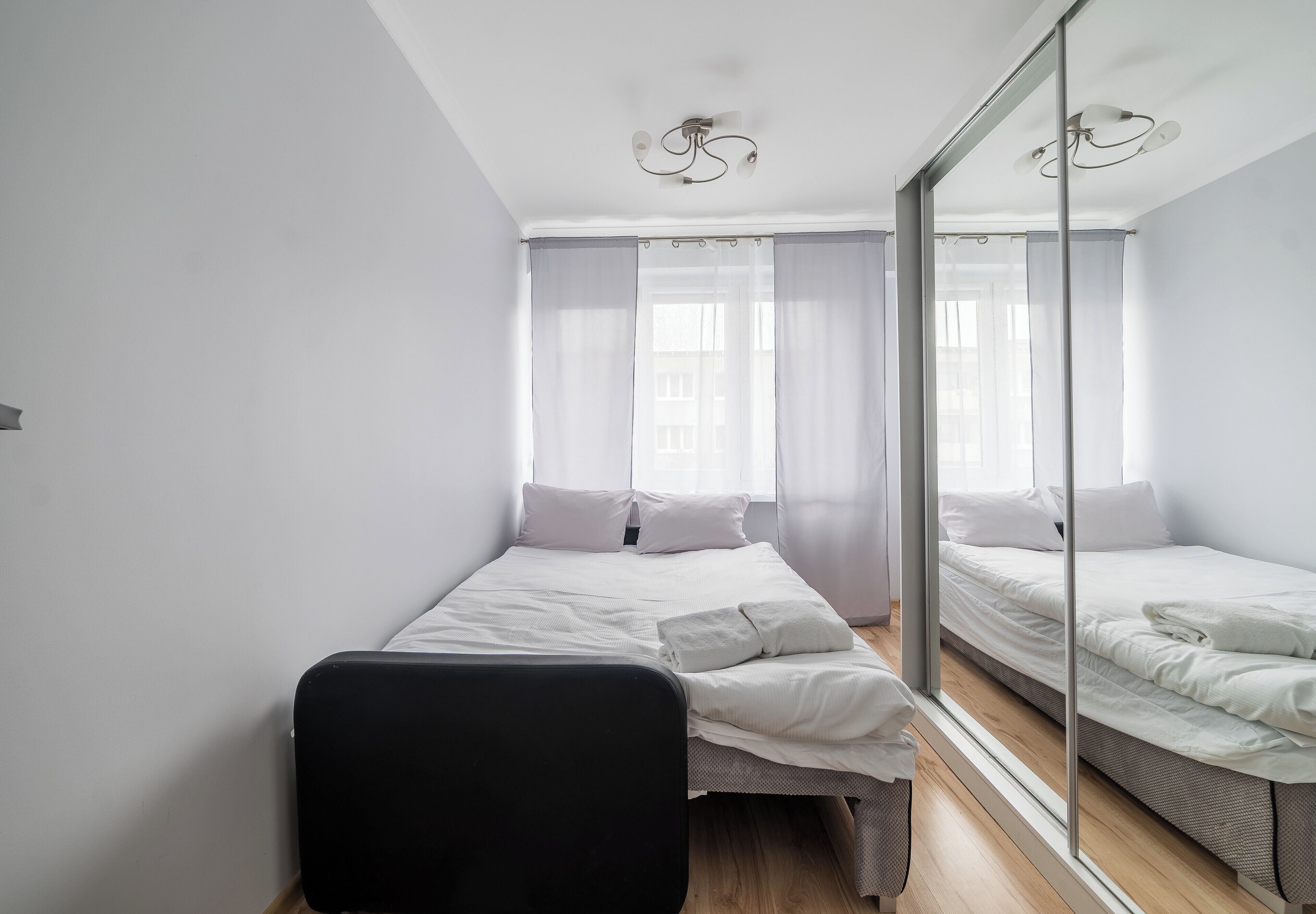 Iron/ironing board, bed sheets