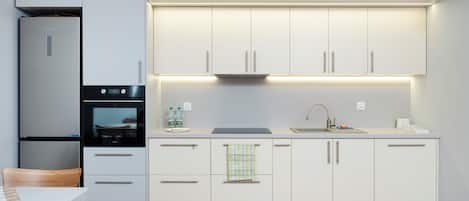 Fridge, oven, stovetop, dishwasher