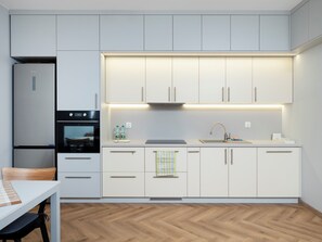 Kühlschrank, Ofen, Herdplatte, Geschirrspüler