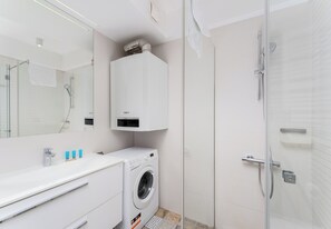 Shower, hair dryer, towels - Starowiślna 14 Downtown Studio #9A (Kraków)