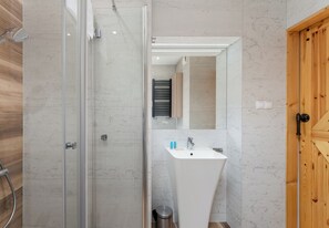 Shower, hair dryer, towels - Starowiślna 14 Downtown Studio #9B (Kraków)