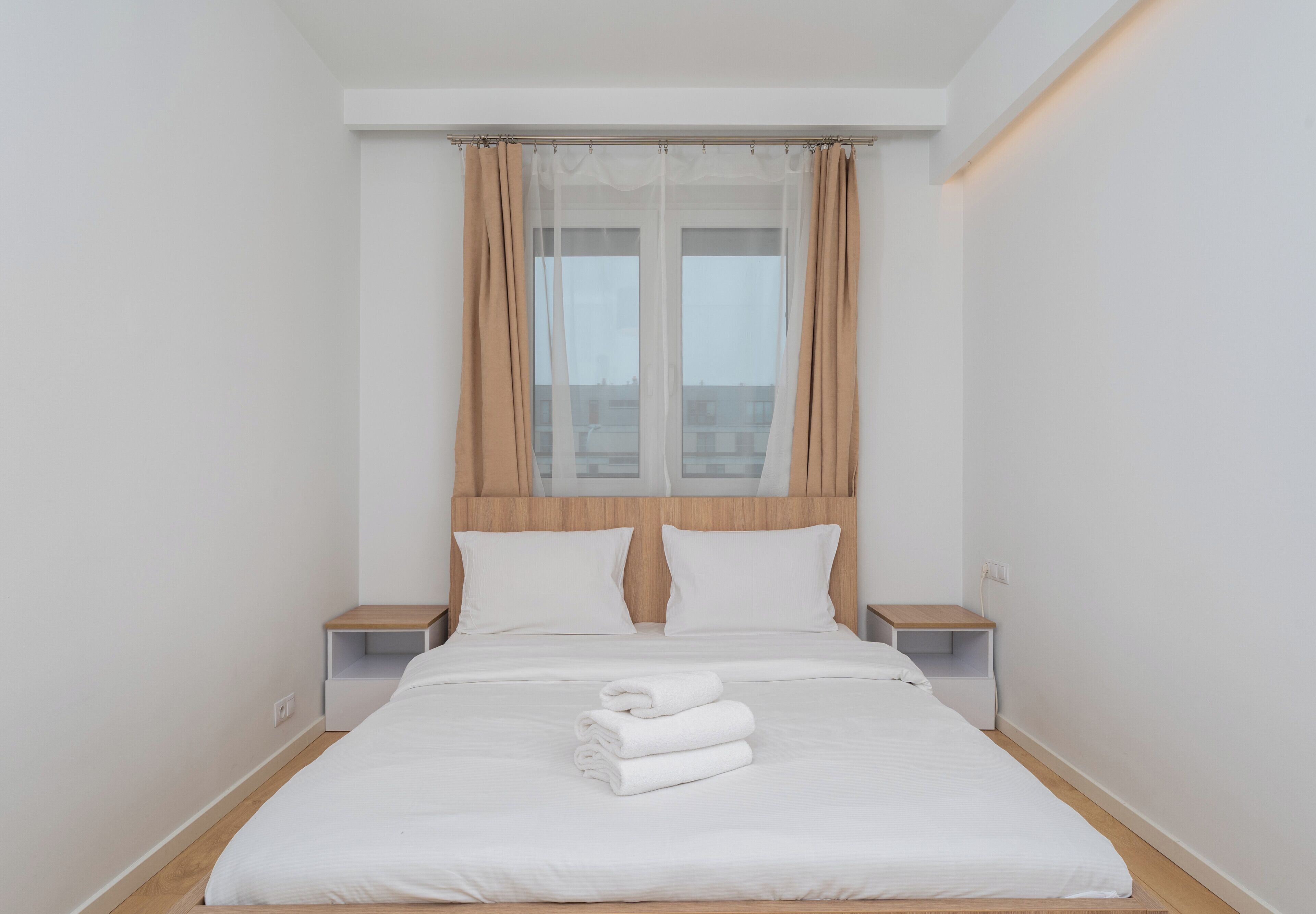 Iron/ironing board, WiFi, bed sheets