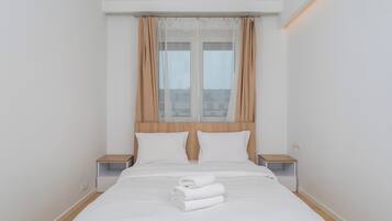 Iron/ironing board, WiFi, bed sheets