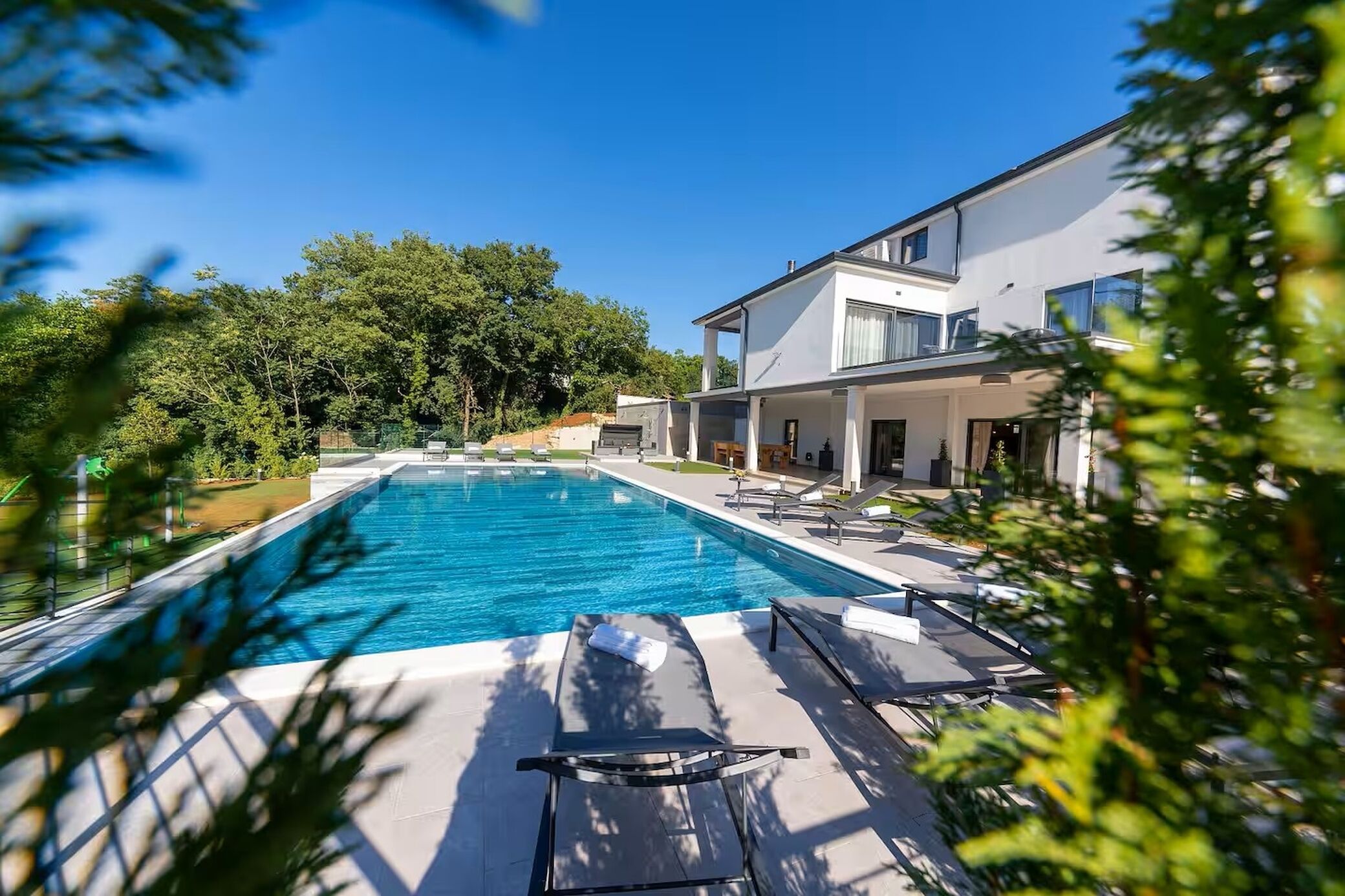 Et oppvarmet basseng