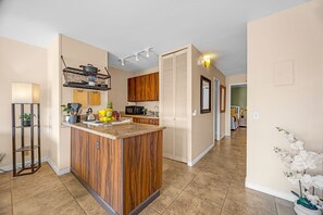 Interior - Bright and Chic Kihei Condo (Kihei)
