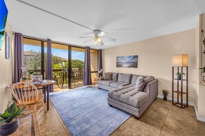 TV - Bright and Chic Kihei Condo (Kihei)