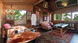 Private spa tub - Rumah Melati Estate by Villa Finder (Ubud)