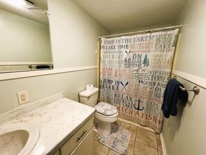 Hair dryer, towels - The Blue House at Greers Ferry Lake (Edgemont)