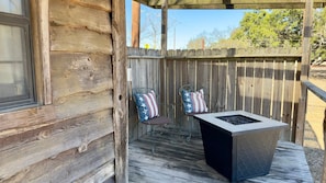 Terrace/patio - Cold Creek Cabin | Firepit | Close to Wineries (Fredericksburg)