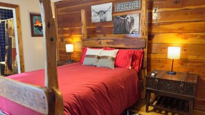 1 bedroom, iron/ironing board, bed sheets - Cold Creek Cabin | Firepit | Close to Wineries (Fredericksburg)