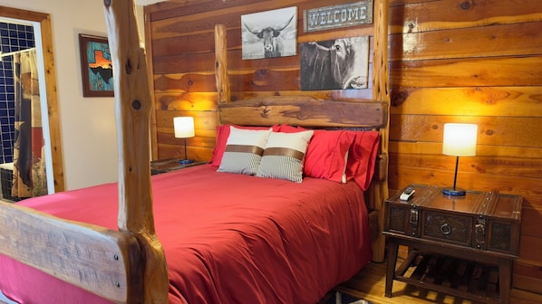 1 bedroom, iron/ironing board, bed sheets - Cold Creek Cabin | Firepit | Close to Wineries (Fredericksburg)