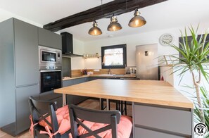 Fridge, microwave, dishwasher, high chair - Le Courtilh - SAINTE-FOY-DE-PEYROLIèRES (SAINTE-FOY-DE-PEYROLIèRES)