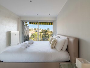 Iron/ironing board, WiFi, bed sheets - 1-Br Apartment with Terrace, Near City Centre (Cannes)
