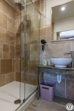 Shower - La Mouneau - SAINT FELIX LAURAGAIS (SAINT FELIX LAURAGAIS)