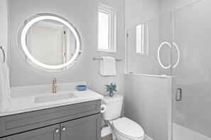 Shower, hair dryer, towels - AQUA: Huge Lagoon Resort Pool, Outdoor Oasis by Anna Maria Life Vacation Rentals (Bradenton)