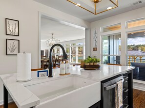 Dining - Beautiful 4-bedroom house with AC in wonderful Eclectic on Lake Martin (Eclectic)