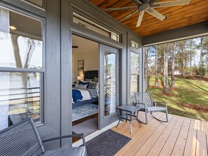 4 bedrooms, iron/ironing board, Internet, bed sheets - Beautiful 4-bedroom house with AC in wonderful Eclectic on Lake Martin (Eclectic)