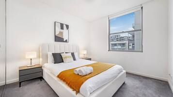 Iron/ironing board, free WiFi, bed sheets