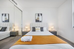 2 bedrooms, iron/ironing board, free WiFi, bed sheets - Wake Up by the Water · Cozy 2BR in Rhodes (Rhodes)