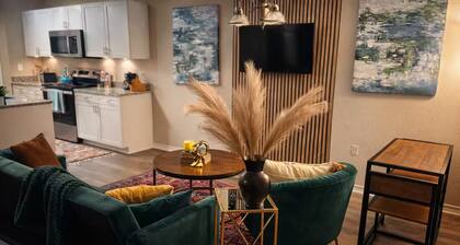 Modern Condo Prime Area | Beale St + Gated Parking