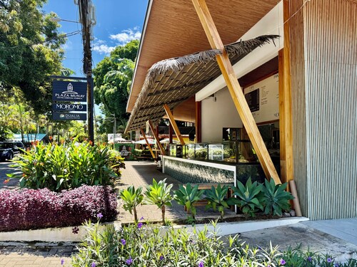 New studio in awesome Dominical walk to the beach in center of town, security AC